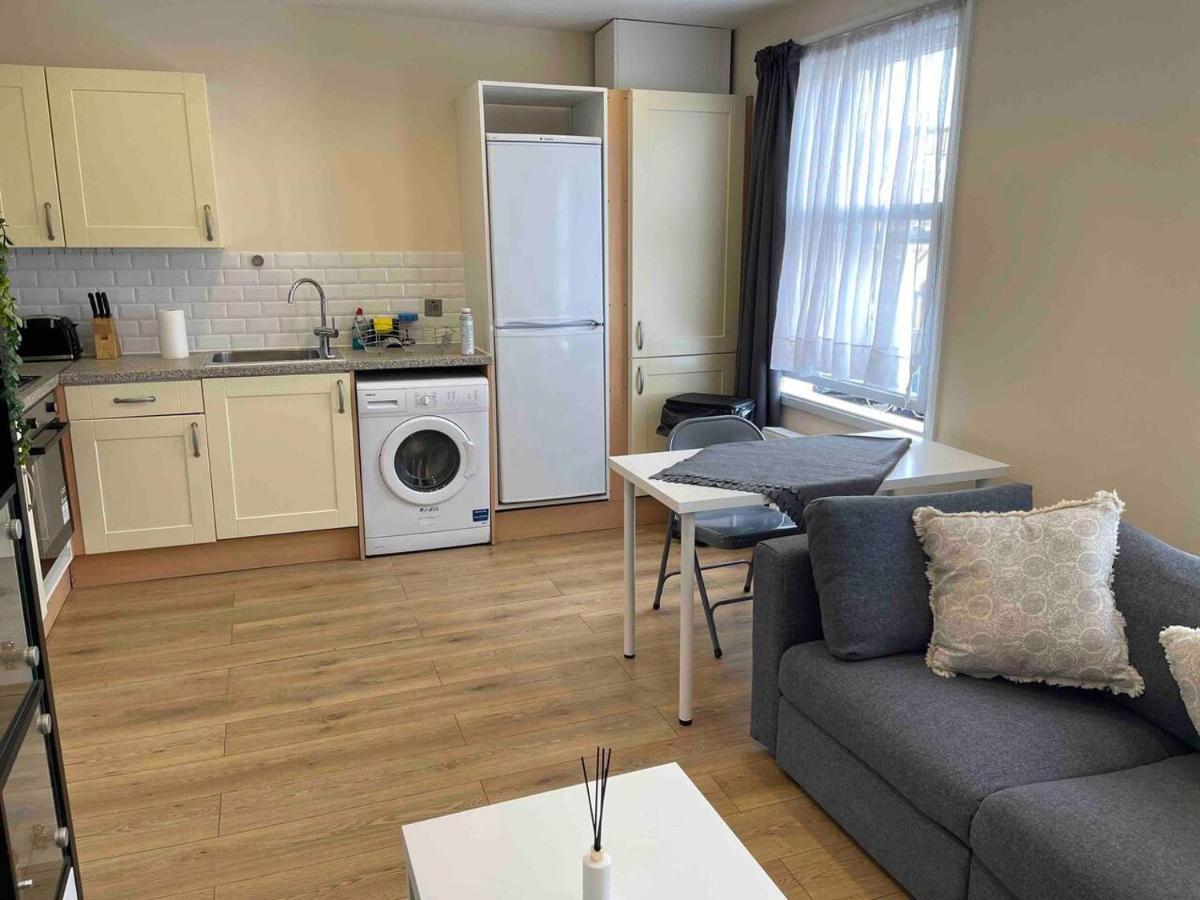 Quiet And Cozy 2 Seperate Bedrooms And 2 Bathroom With Terrace London Exterior photo